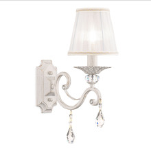 ARM247-01-G Bra, balta ar zeltu/balts abažūrs 1xE14 H390mm Maytoni